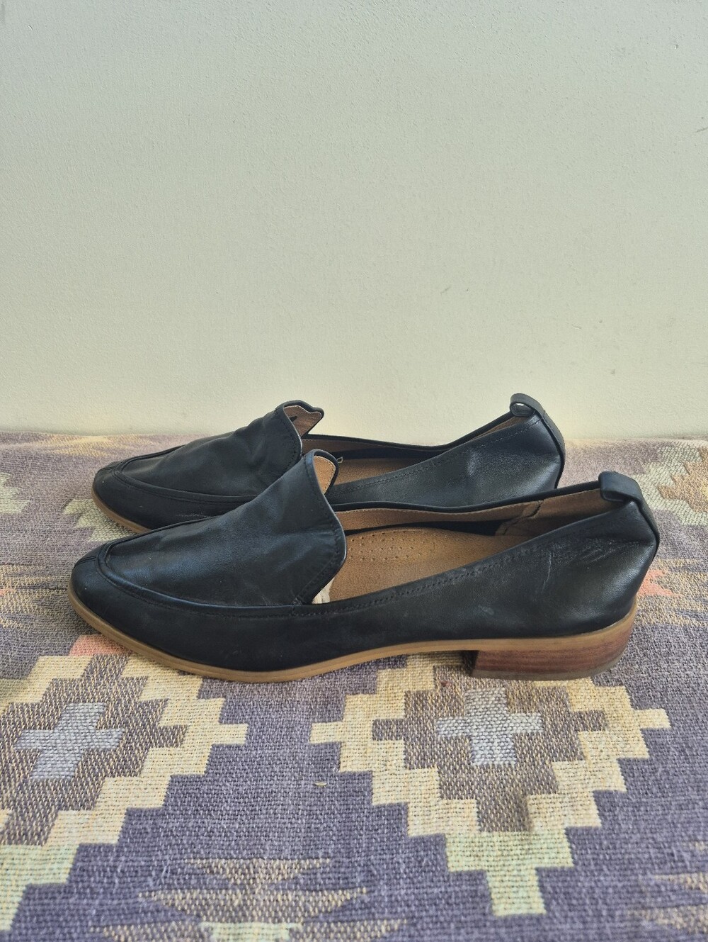 Susina Leather Loafer Flats Almond Toe Size 10 Black